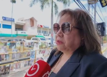 Familiares y allegados de víctimas del Jet Set acuden a la zona cero previo al aniversario de la tragedia