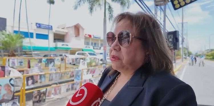 Familiares y allegados de víctimas del Jet Set acuden a la zona cero previo al aniversario de la tragedia