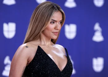 Karol G dice sentir presión para moderar sus comentarios sobre el ICE en Estados Unidos
