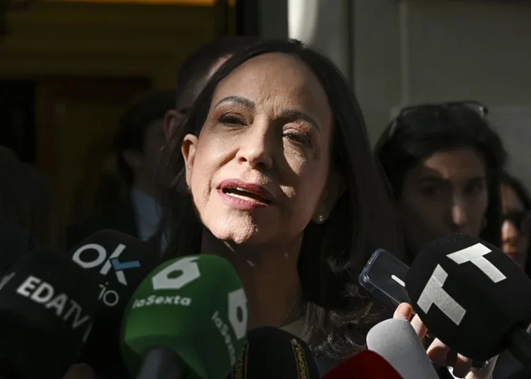 Machado dice que Petro debería buscar la paz en Colombia y no promover la violencia en Venezuela