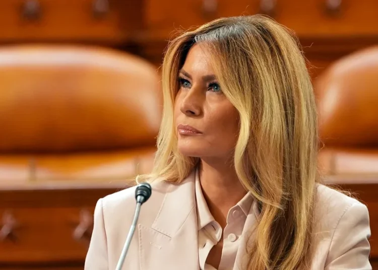 Melania Trump pide al Congreso de EE.UU. impulsar normas que protejan a los niños en los hogares de acogida