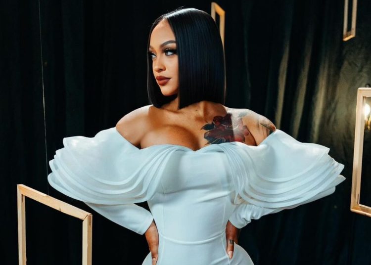 Eto e una burla!! La Perversa sorprende a Michael Flores con regalos en prime time de Planeta Alofoke