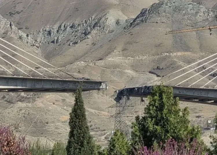 Al menos 8 muertos y 95 heridos dejan ataques aéreos en la provincia de Irán de Alborz