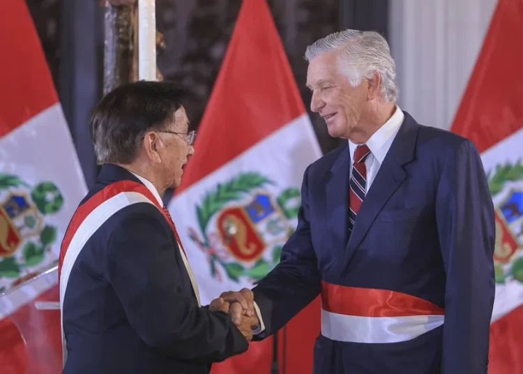El embajador Carlos Pareja es el nuevo canciller de Perú, tras la crisis por aviones F-16