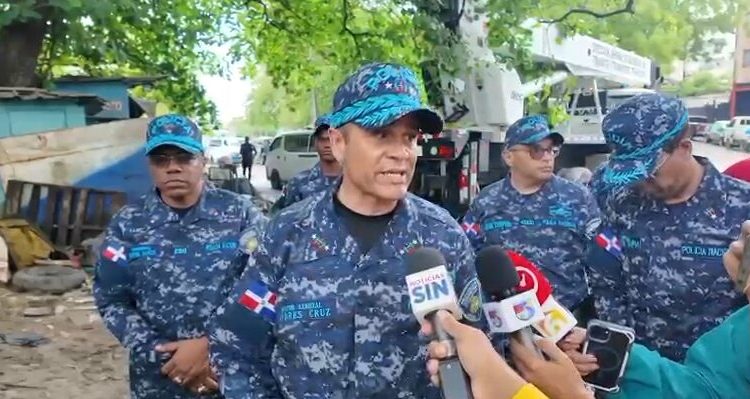 Director de la Policía Nacional destaca despliegue y apoyo ciudadano ante lluvias en el Gran Santo Domingo