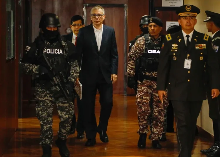 Presidente de Colombia acusa a gobierno de Ecuador de estar «dejando morir de hambre» a Jorge Glas