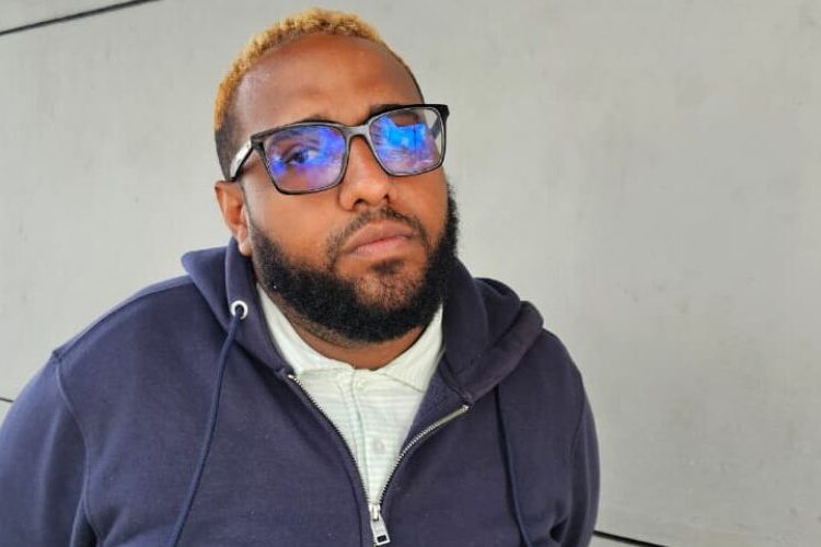 Joven niega vinculación con hecho violento y denuncia presunta intimidación de cabo de la PN