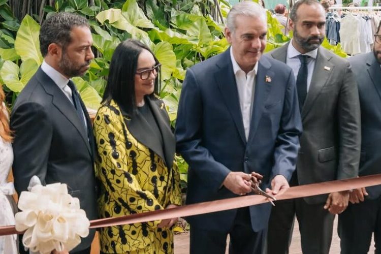 Presidente Abinader encabeza apertura de ExpoSostenible 2026 y firma libro de compromiso por la sostenibilidad