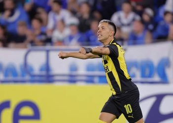 Leonardo Fernández será operado de la rodilla y se pierde próximos partidos con Peñarol
