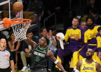 Anthony Edwards estará fuera varias semanas por lesión en la rodilla