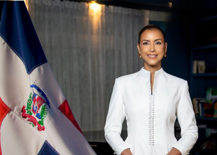 Diputada Selinée Méndez pide minuto de silencio por muerte de Carlos Batista