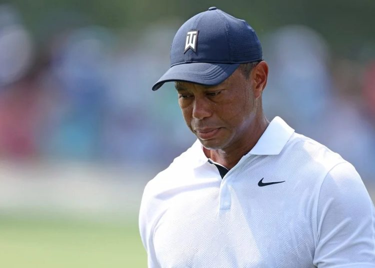 Nuevo video revela que Tiger Woods miraba su teléfono al momento del accidente en Florida