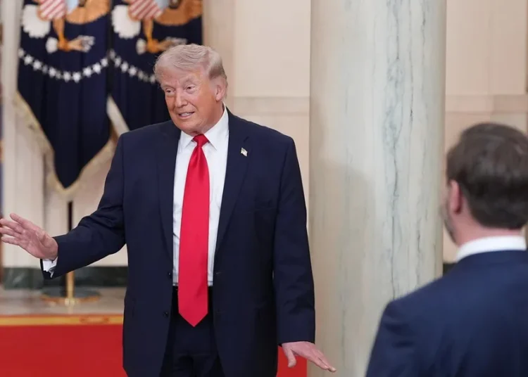 Trump ordena el pago a 35.000 empleados afectados por el cierre del Departamento de Seguridad Nacional