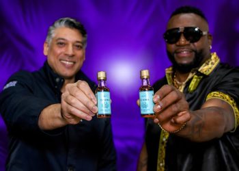 David Ortiz y Arajet se unen para llevar Ron Ozama a todos los vuelos de la aerolínea