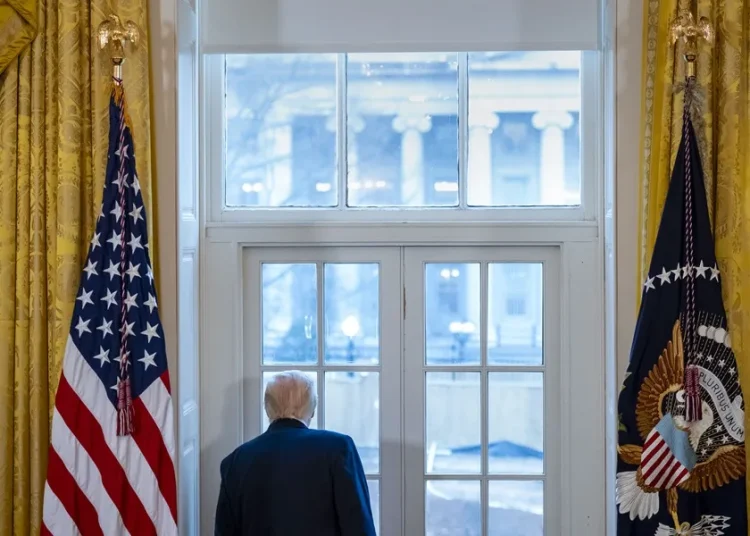 Una comisión aprueba el proyecto del salón de baile de Trump pese a la negativa de un juez