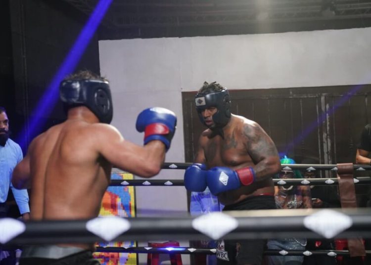 Crazy Design vence a Cristian Casablanca en combate de boxeo de Planeta Alofoke