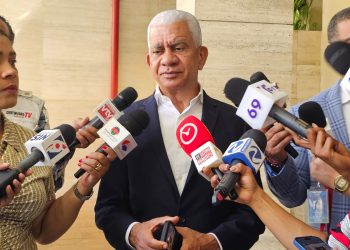 Presidente del Senado solicita revocar aumento de beneficios a miembros de la Cámara de Cuentas