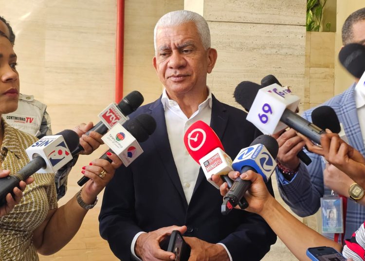 Presidente del Senado solicita revocar aumento de beneficios a miembros de la Cámara de Cuentas