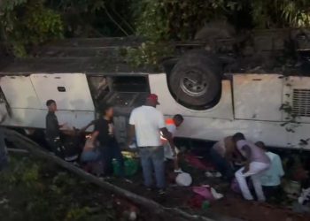 Más de 50 personas involucradas en aparatoso accidente en la Autovía del Nordeste