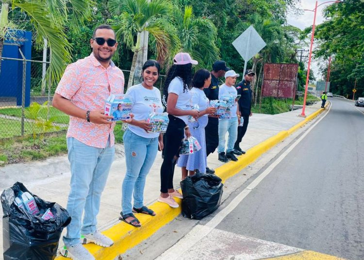 Alcaldía de Monte Plata refuerza la prevención en Semana Santa con entrega de botiquines a vacacionistas