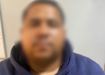 Atrapan presunto estafador electrónico con 14 tarjetas bancarias, dinero en efectivo y motocicleta sin placa en Santiago