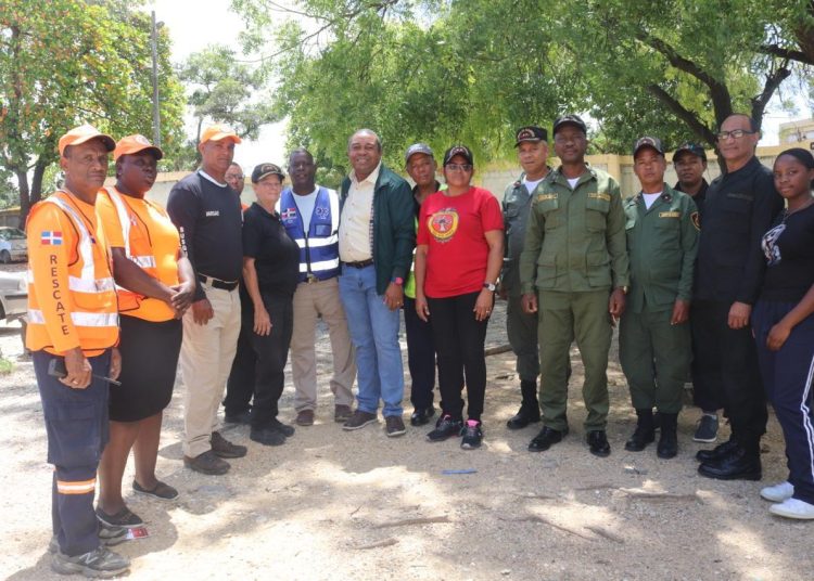 Cooperativista Algenis Chávez comparte y entrega kit de alimentos y otros enceres a socorristas SS 2026