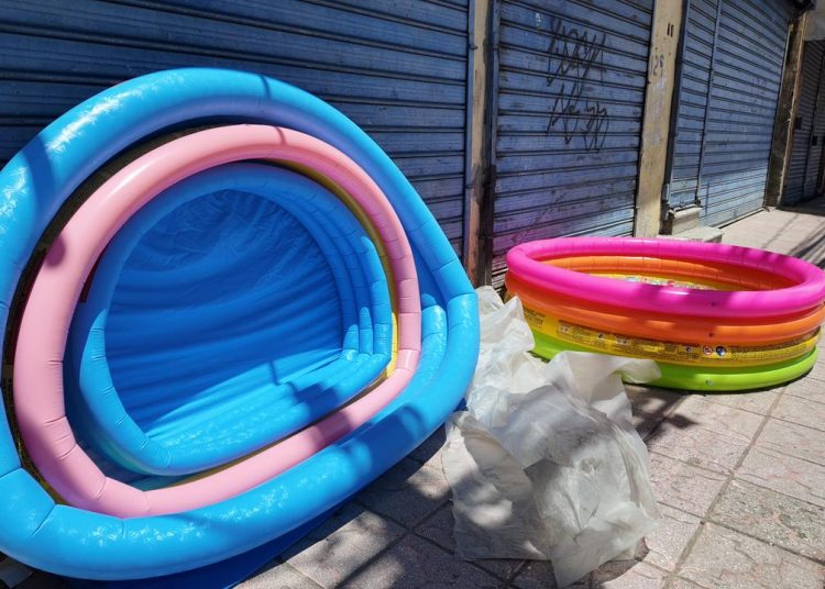 “Se ha perdido la tradición”: Comerciantes reportan bajas ventas de piscinas inflables esta Semana Santa