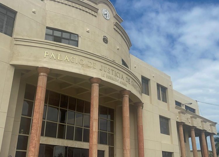 Depositan querella contra médicos y centro estético por muerte mujer en Santiago