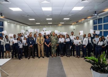 Lee Ballester certifica 37 nuevos inspectores migratorios tras proceso de pasantías en puertos, aeropuertos y puestos fronterizos
