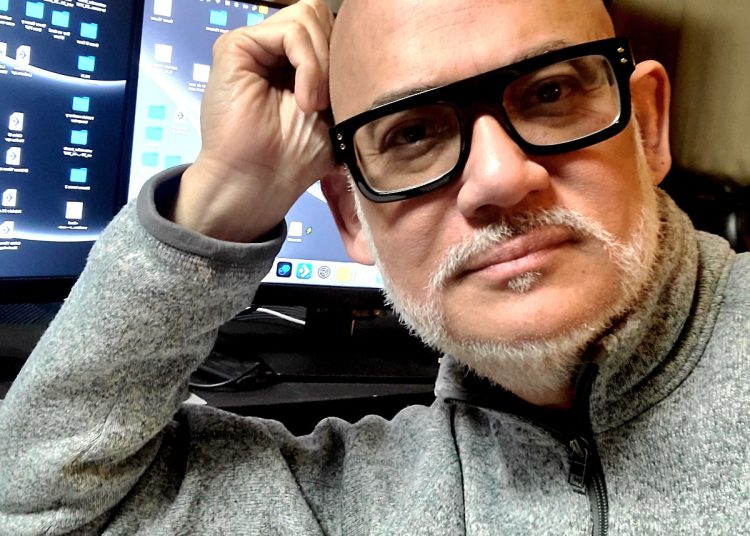 Enyi-K lleva “Anoche Soñé” al terreno del merengue sinfónico con un enfoque estructural y orquestal