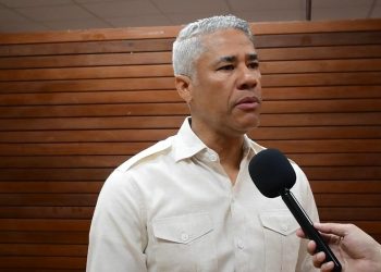 Andrés Cueto respalda consulta nacional de Abinader y destaca firmeza del Gobierno ante crisis internacional y tensión en Haití