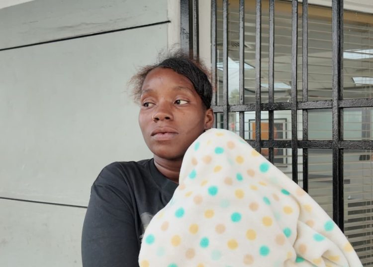 Madre soltera en Puerto Plata solicita ayuda urgente para sostener a sus tres hijos