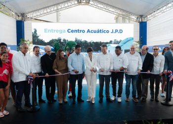 Ministro Ito Bisonó entrega Centro Acuático del Centro Olímpico y anuncia su certificación internacional