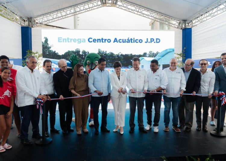 Ministro Ito Bisonó entrega Centro Acuático del Centro Olímpico y anuncia su certificación internacional