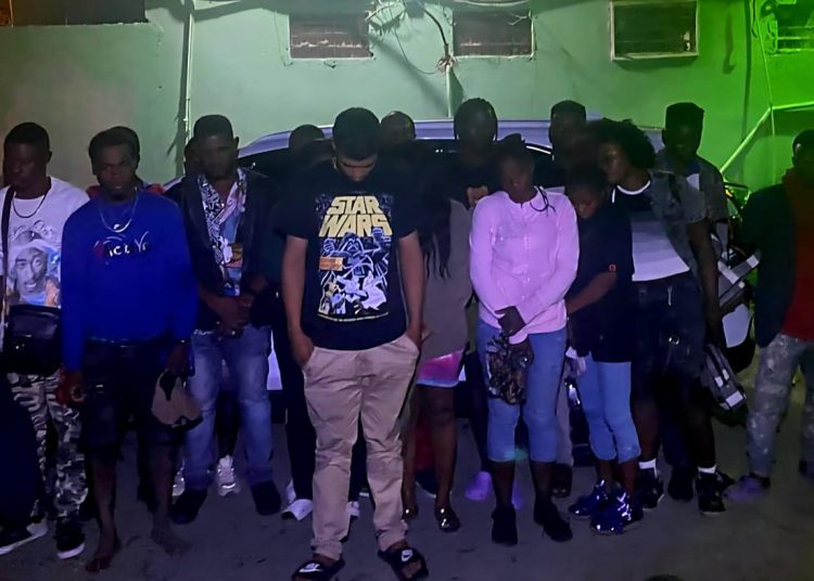 Ejército envía ante el Ministerio Público a otro conductor detenido con 21 haitianos indocumentados en Santiago Rodríguez