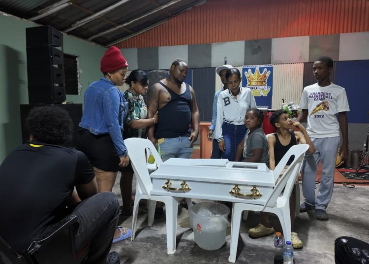 Madre de niña aplastada en SDO por pared también perdió embarazo y se encuentra hospitalizada