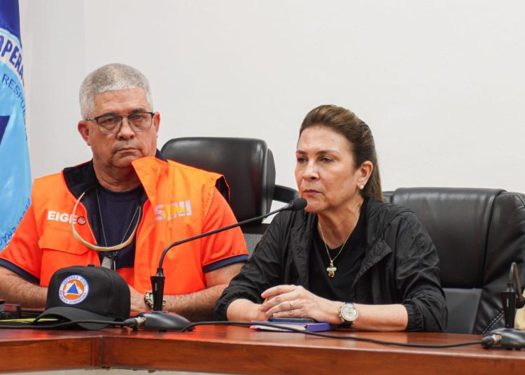 Carolina Mejía informa intervención en varios sectores del DN tras fuertes lluvias