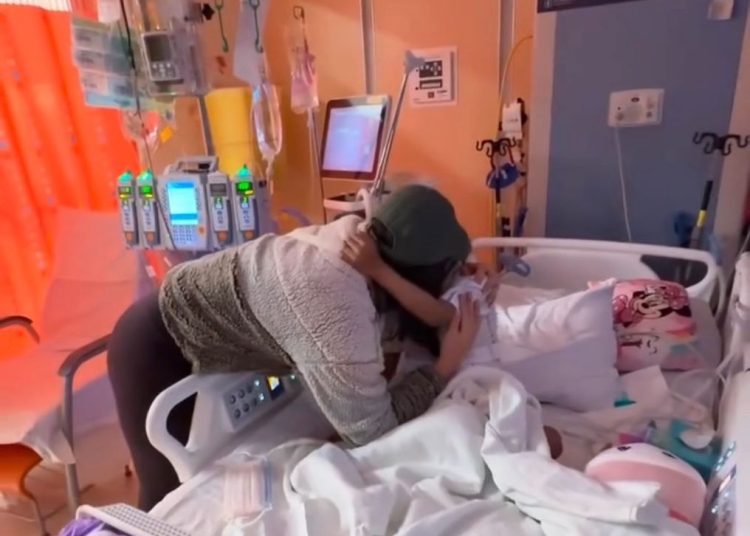 ¡El abrazo más esperado! María Castillo se reencuentra con su hija con cáncer en EE. UU.