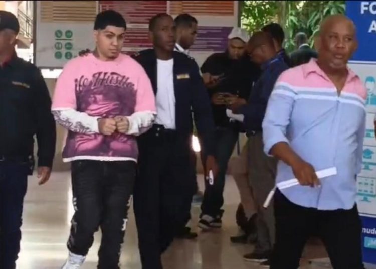 Dictan tres meses de prisión contra presunto cabecilla de banda en Santiago