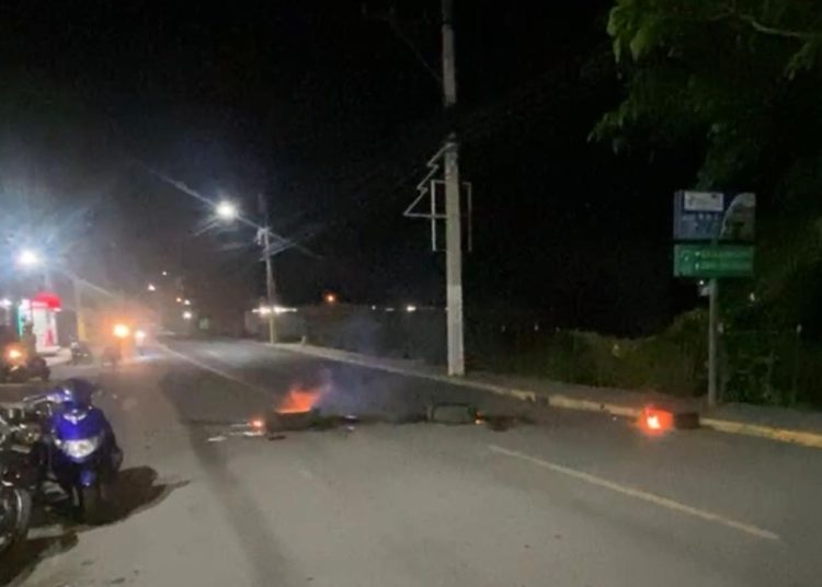 Protesta enciende tensión en Hatico por deterioro de calles