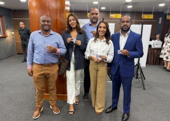 Ejecutivos y periodistas de De Último Minuto obtienen nueva cédula de identidad y electoral