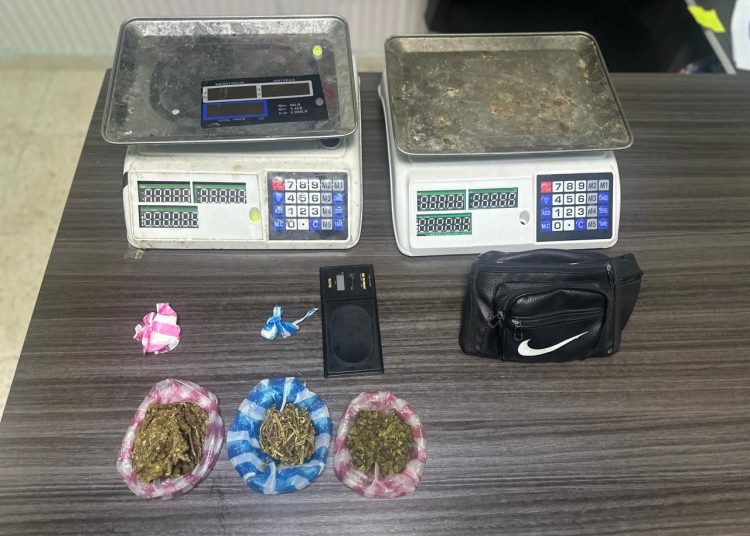 Policía desmantela puntos de microtráfico en Sabana Perdida y Villa Mella