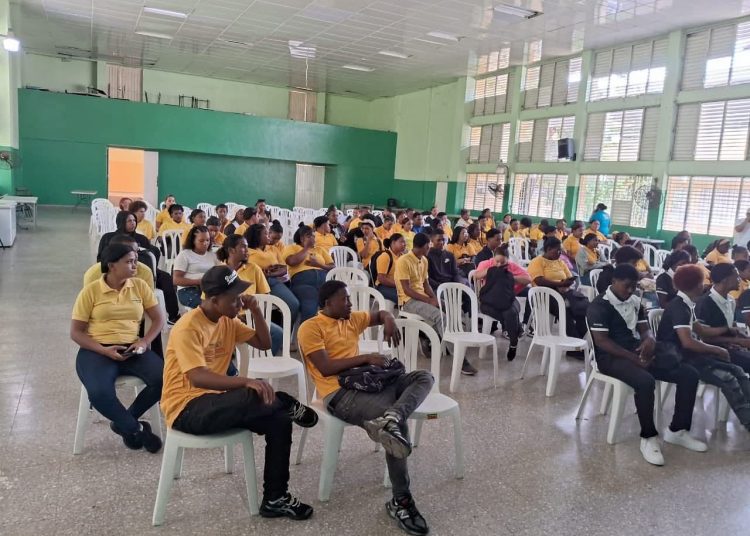 Regional 03 realiza jornada sobre alfabetización digital ante la inteligencia artificial en PREPARA Sarah Ortiz