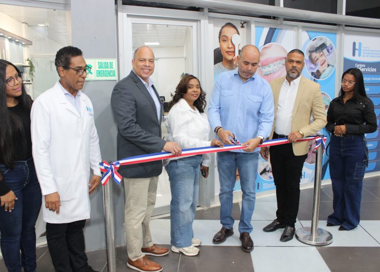Ney Arias Lora inaugura moderna área de Oftalmología para elevar la calidad de atención a sus pacientes