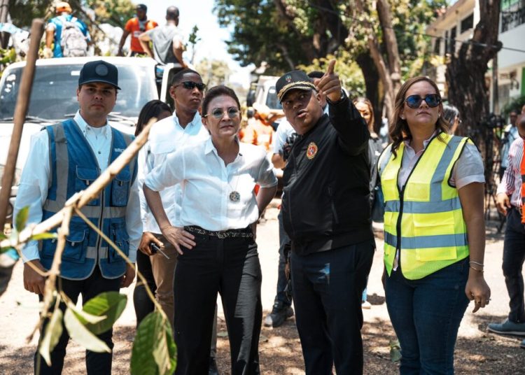 Carolina encabeza operativos de recuperación en Gazcue, el malecón, Ciudad Colonial y Zona Universitaria por fuertes vientos