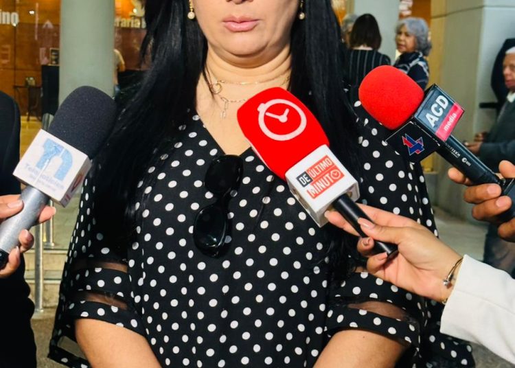 Idelsa Núñez resalta legado de Carlos Batista Matos durante velatorio