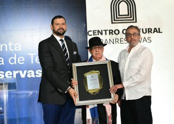 Banreservas reconoce a Giovanny Cruz por su trayectoria y aportes a la escena dominicana