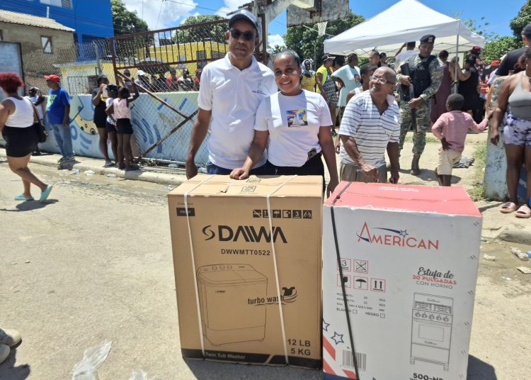 Gobierno inicia entrega de enseres del hogar a familias afectadas por inundaciones