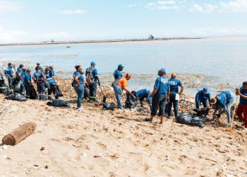 Alcaldía del DN, Medio Ambiente y otras entidades realizan limpieza en playa Montesinos