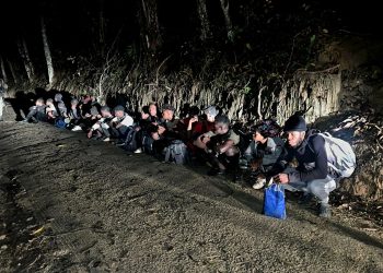 Patrulla del Ejército detiene a 19 haitianos indocumentados en operativo en Loma de Cabrera